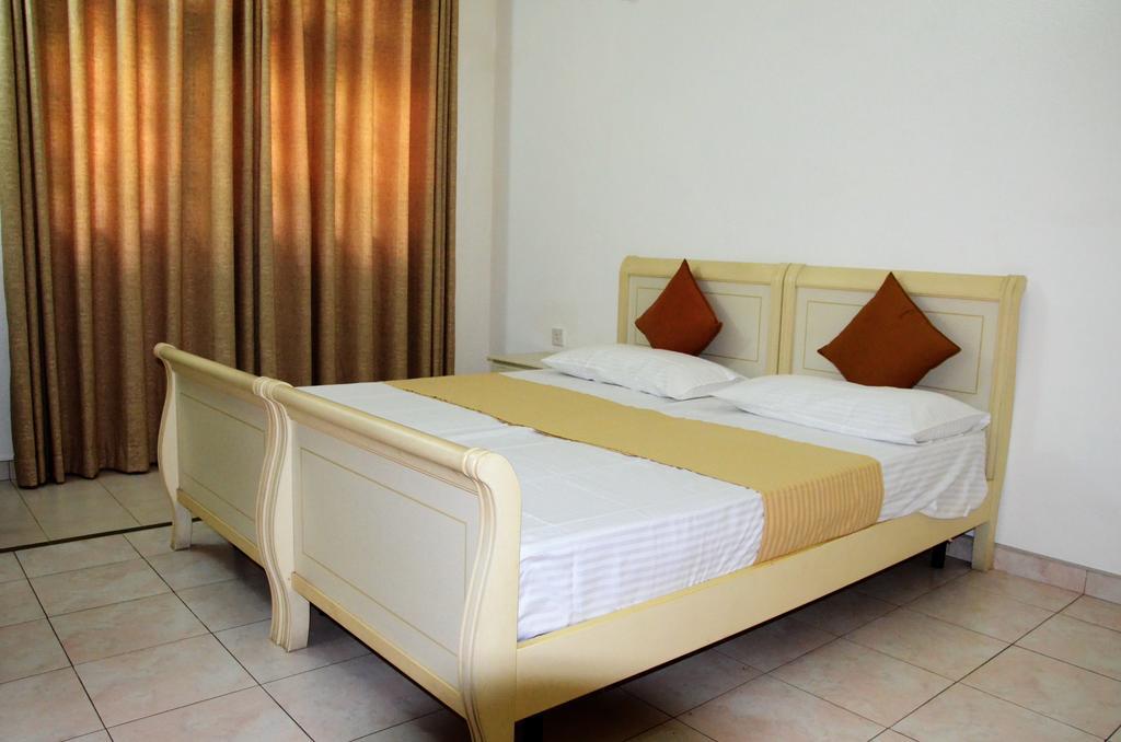 Gondolas Holiday Lanka Ragama Εξωτερικό φωτογραφία