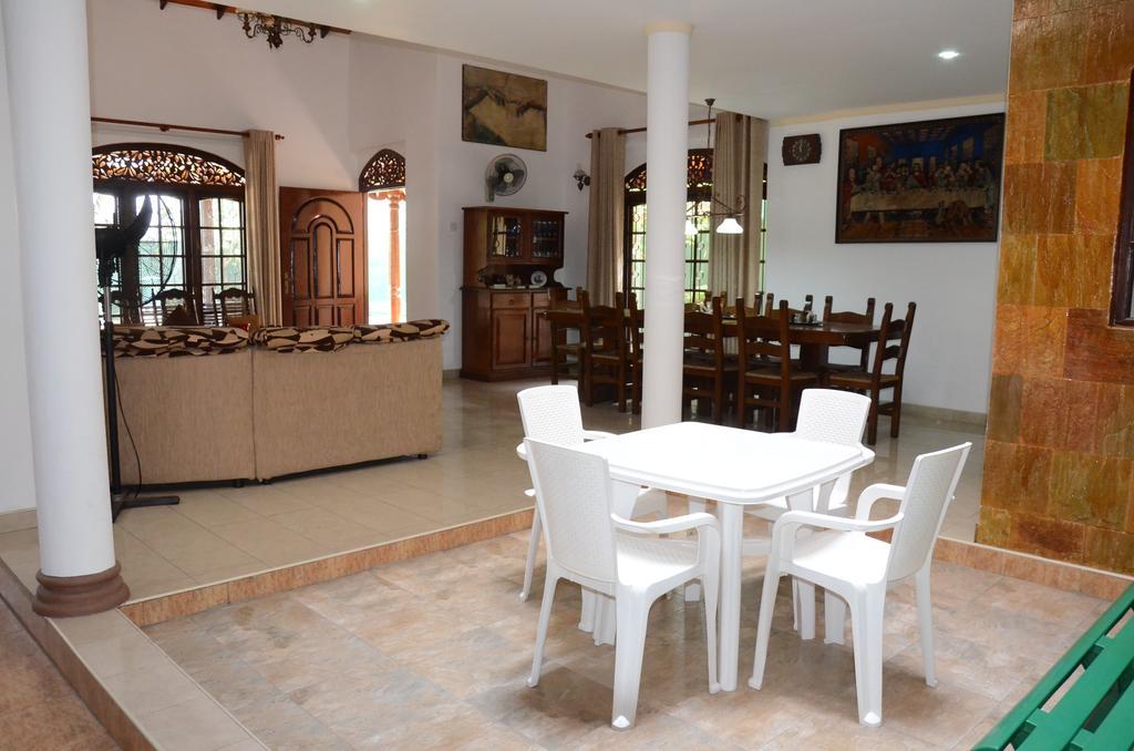 Gondolas Holiday Lanka Ragama Εξωτερικό φωτογραφία